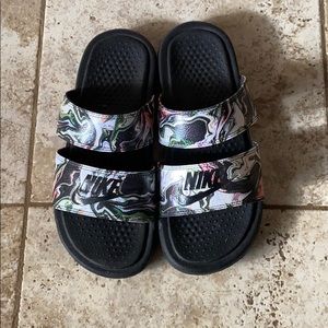 Women’s Nike Slides EUC